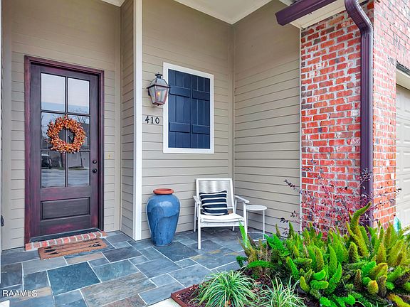 3rd image of 410 E Summerland Key Ln