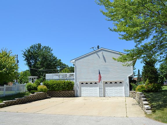 4th image of 20665 W Lake Ct