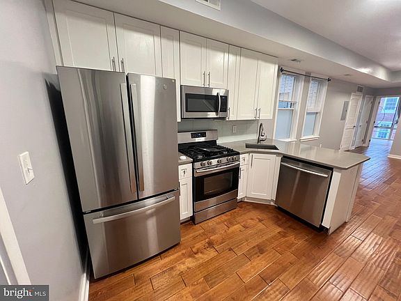3rd image of 924 N 15th St #3