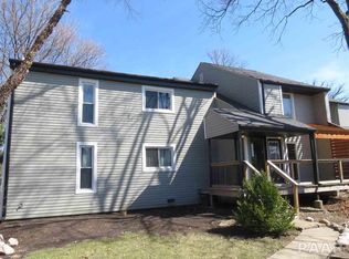 6006 N Wickwood Rd, Peoria, IL 61614