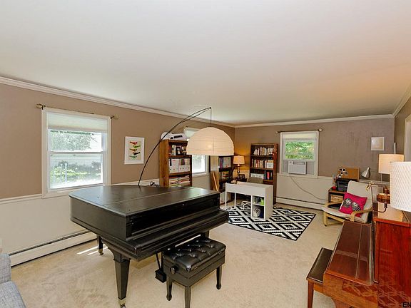 3rd image of 12 Inverness Ln