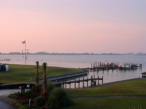 4th image of 402 W Bay Dr