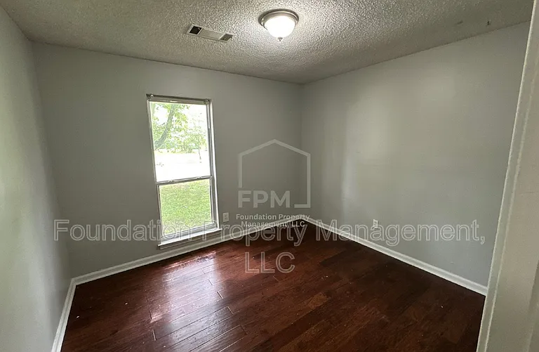 5043 Bowdoin Dr — Photo 9