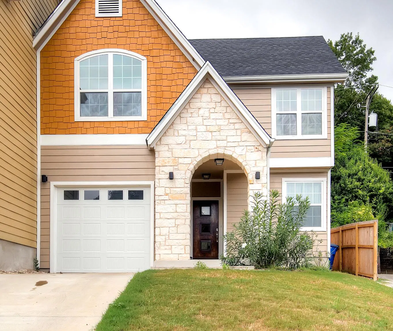 1505 Rockdale Cir — Photo 2