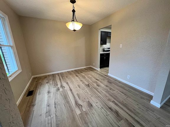 4th image of 310 Whitson Dr