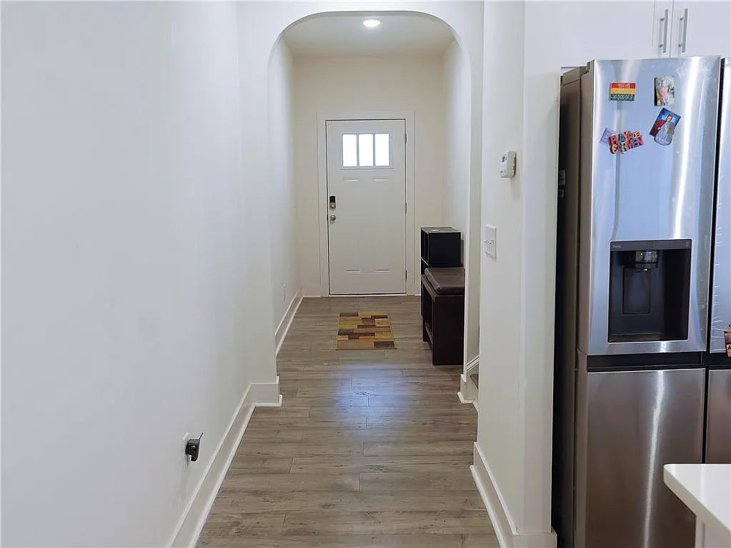 3 bed, 2.5 bath, 1957 sqft, $2,600 — Photo 1