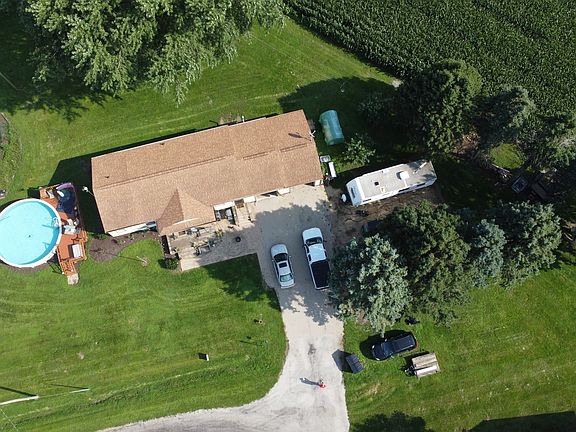 3rd image of 1143 Oak St