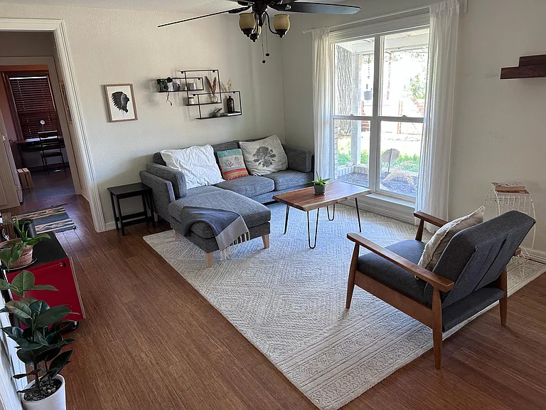 2519 Wilson St — Photo 9