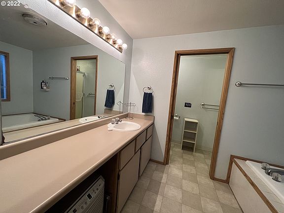 5th image of 1414 NE 72nd St APT 1