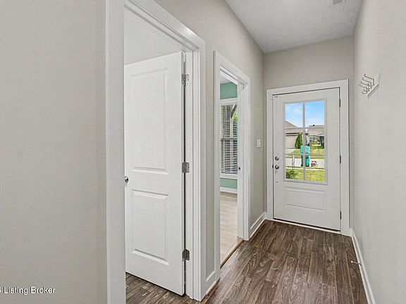 5th image of 6420 Oak Village Dr