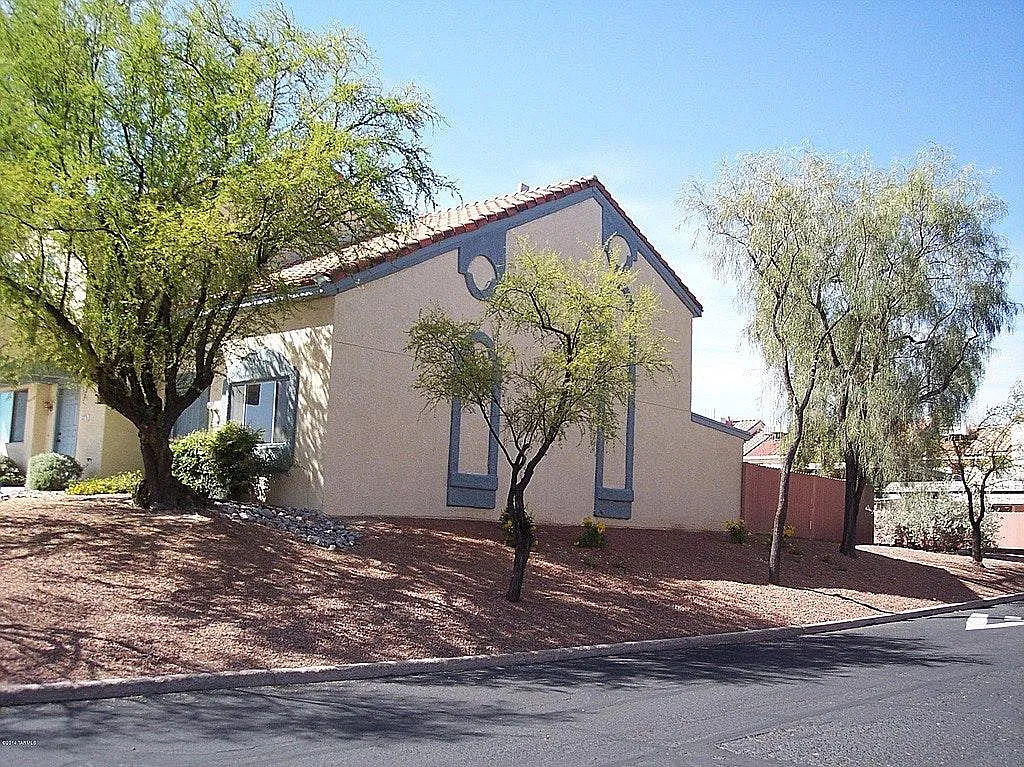 2 bed, 1017 sqft, $1,595 — Photo 2