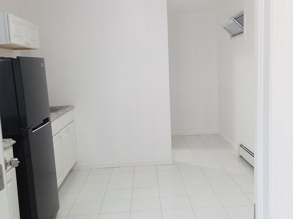 4th image of 164-33 108th Dr #1B