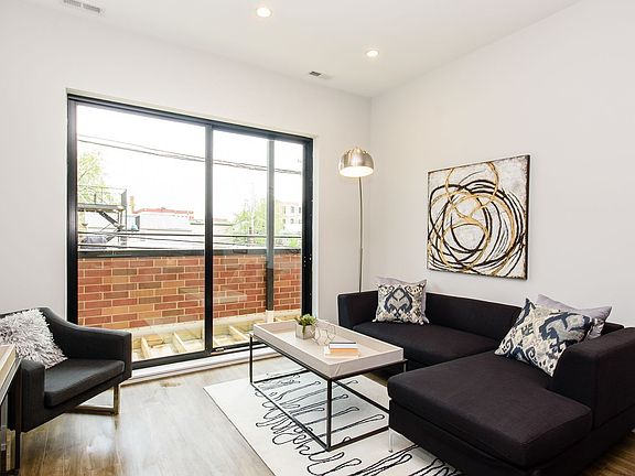5th image of 1023 N Ashland Ave APT 211