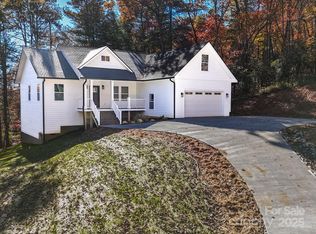 2 Caroline Dr, Horse Shoe, NC 28742