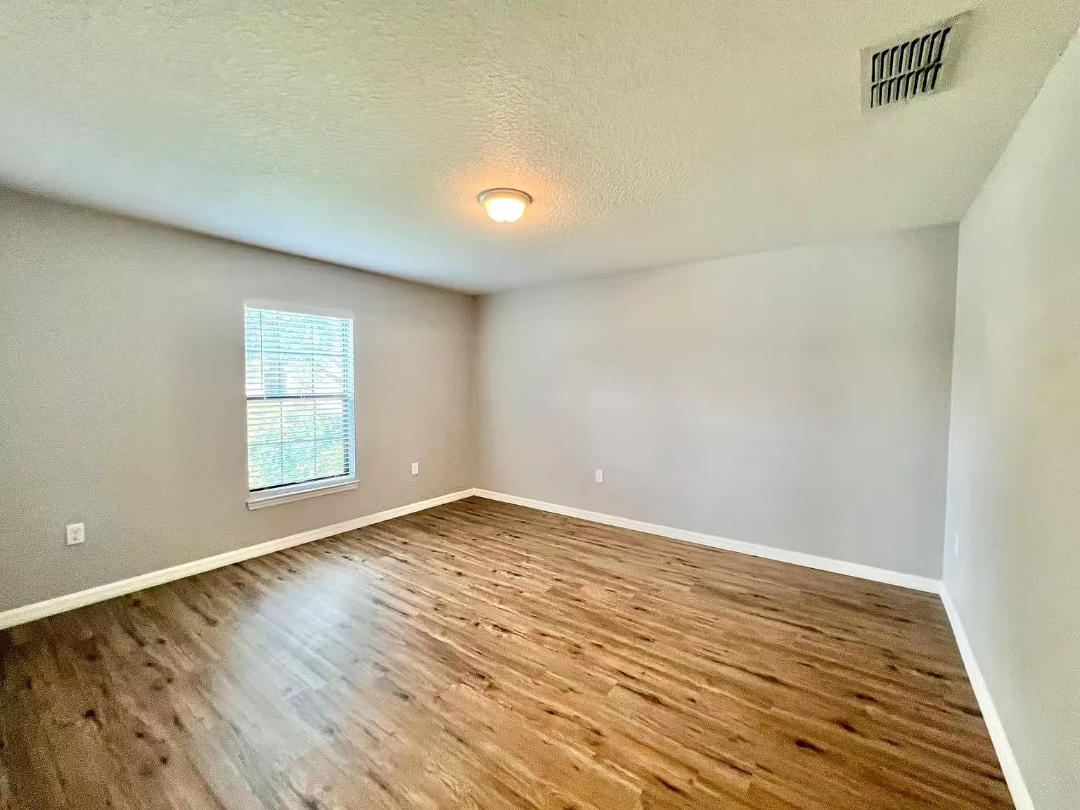 3 bed, 1540 sqft, $1,950 — Photo 4