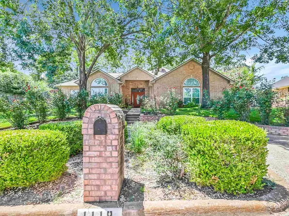 1118 Oval Dr, Athens, TX 75751