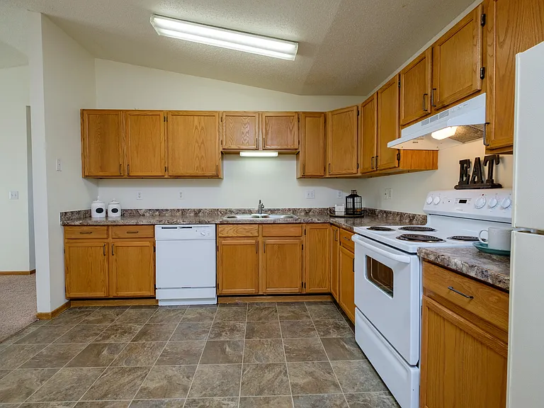 Fargo, ND Bridgeport Apartments |Kitchen