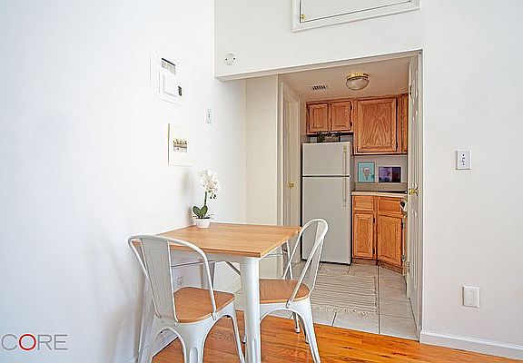 3rd image of 73 W 85th St APT 4A