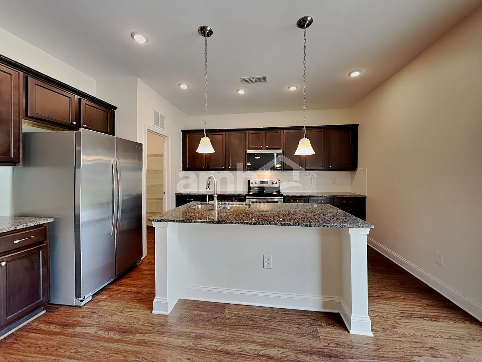 3 bed, 2.5 bath, 1834 sqft, $2,080 — Photo 3