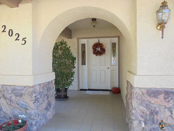 4th image of 2025 Fairway Dr
