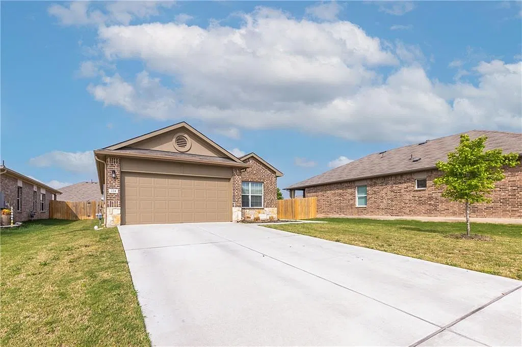 4 bed, 2.0 bath, 1755 sqft, $2,100 — Photo 1