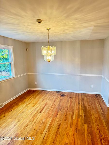 5th image of 140 Acorn Drive