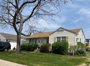 97 Linden Blvd, Hicksville, NY 11801