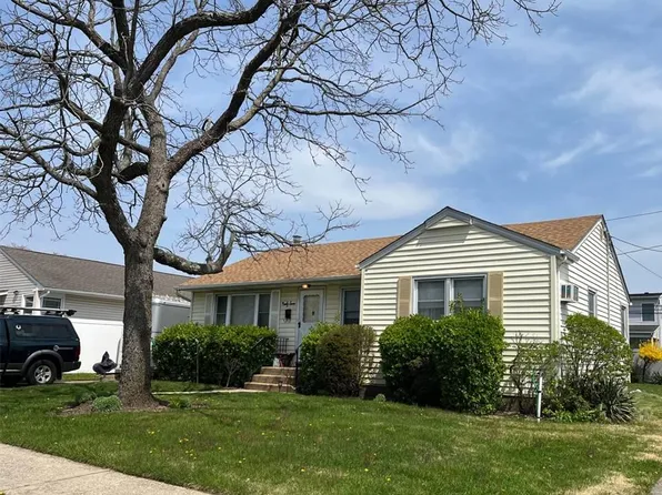 97 Linden Boulevard, Hicksville, NY 11801