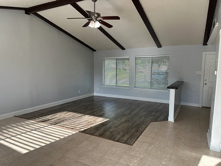 2109 Cedarcrest Dr — Photo 3