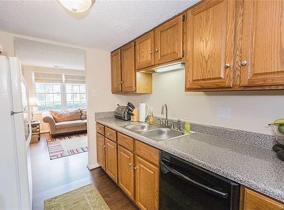 4th image of 9402 Tracey Lynne Cir