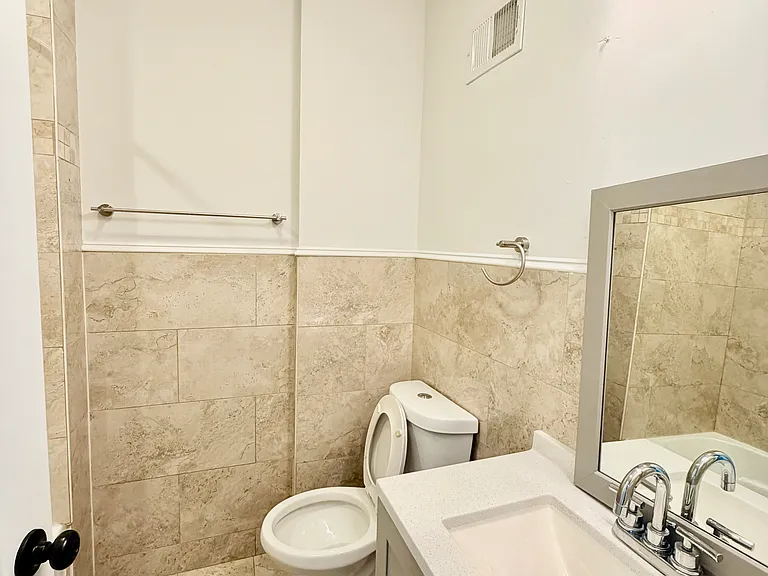 640 Emily St — Photo 26