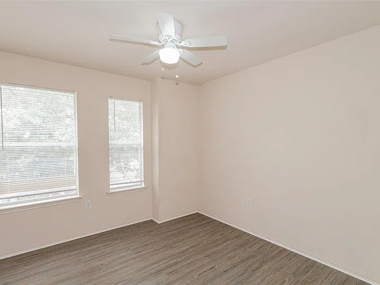 2406 Magin Meadow Dr — Photo 10