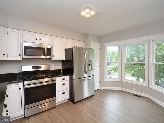 2nd image of 4104 Bancroft Ln
