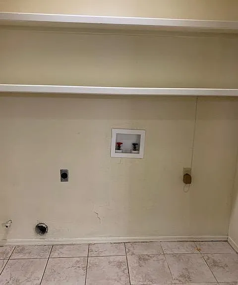 Laundry Room With Full Size Washer & Dryer Hookups For Either Gas Or Electric (Tenant Provides Washer & Dryer).