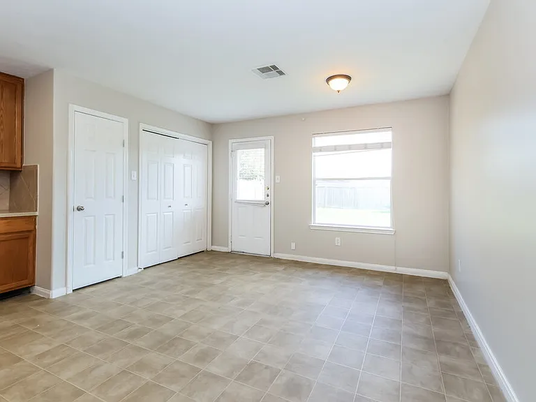 4018 Falvel Shadow Creek Dr — Photo 6