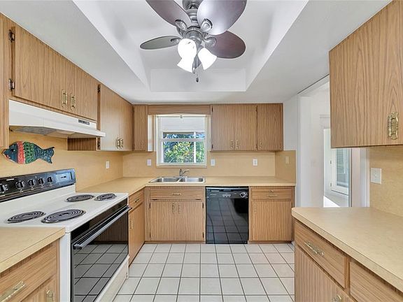 5th image of 102 SANDHURST DRIVE