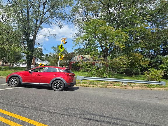 2nd image of 97 Devoe Ave
