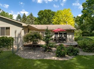 6881 Utica Ln, Chanhassen, MN 55317