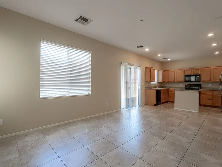 944 Saffex Rose Ave — Photo 11