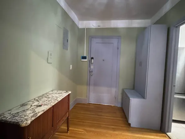 144-80 Sanford Avenue image 4 of 9