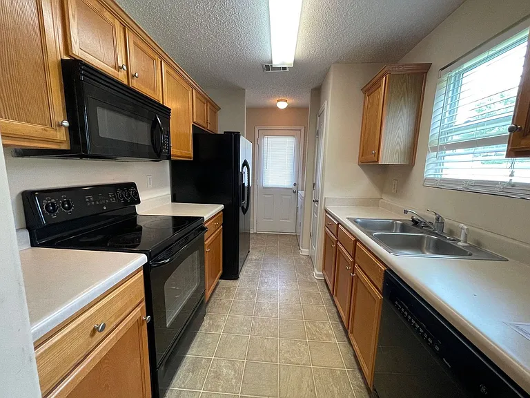 111 Katydid Dr — Photo 4