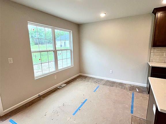 3rd image of 841 Lakeway Dr