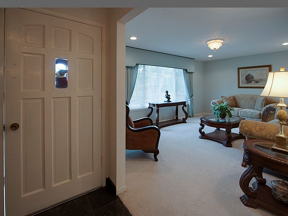 3rd image of 6847 Dalmeny Ct