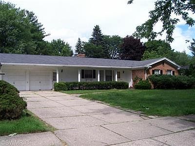 3rd image of 4305 Castle Dr SE