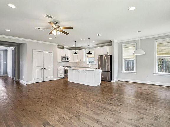 4th image of 1641 Continental Dr