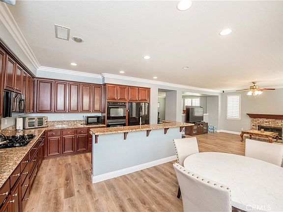 2nd image of 2815 Douglas Way