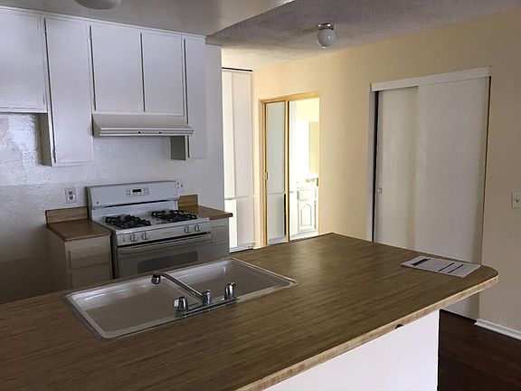 4th image of 21121 Bassett St