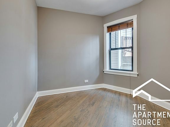 4th image of 2637 W Wellington Ave #E1