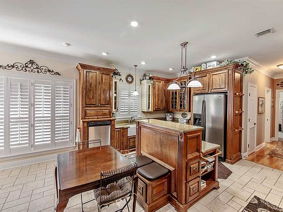 5th image of 134 Manchester Dr