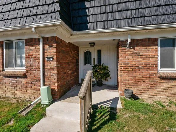 1802 Colonial Village Way APT 2, Waterford, MI 48328